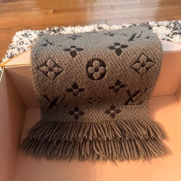 ❌SOLD❌Louis Vuitton Charcoal Monogram Knit - Picture 5 of 5